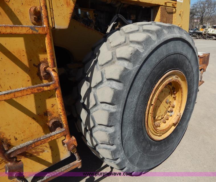 image for item I1028 1985 Caterpillar 980C wheel loader