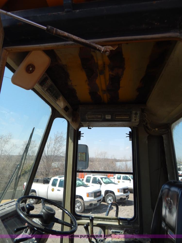 image for item I1033 1986 Komatsu WA450-1 wheel loader