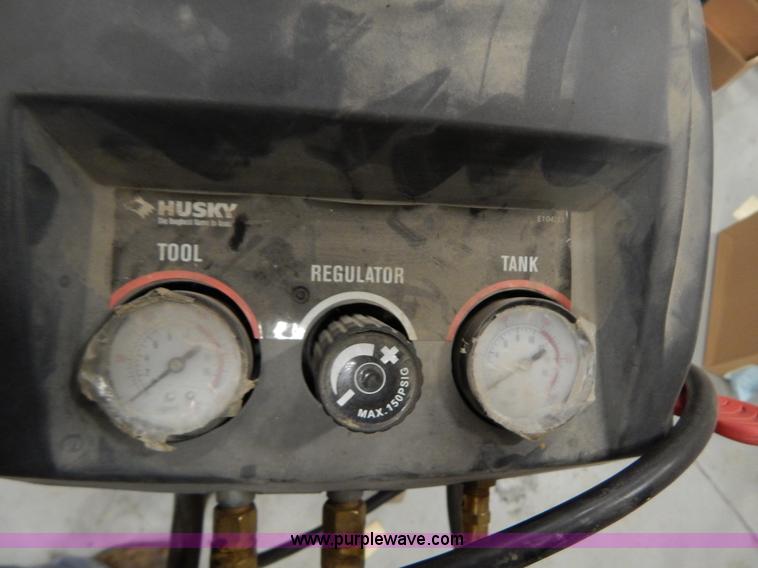 image for item I1035 Husky 26 gallon air compressor