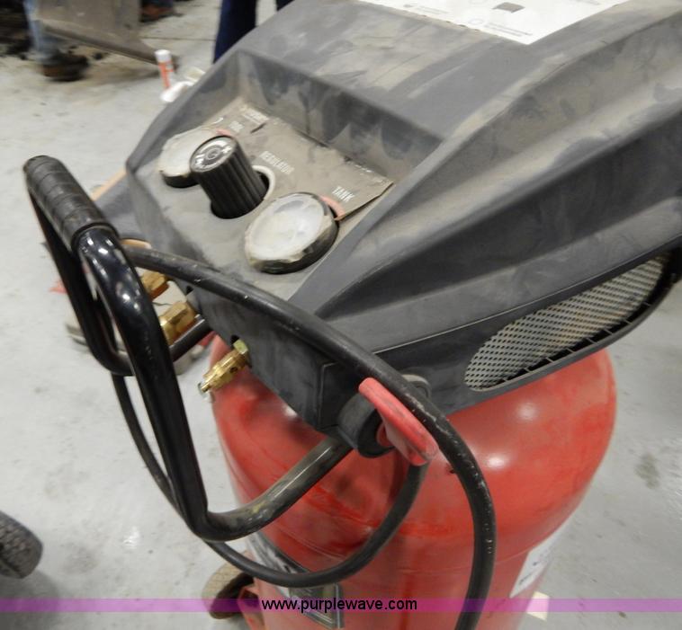 image for item I1035 Husky 26 gallon air compressor