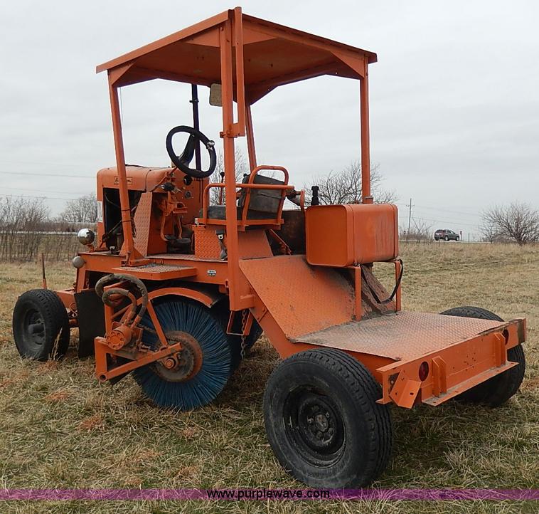 image for item I3723 1974 Broce Broom 10 broom