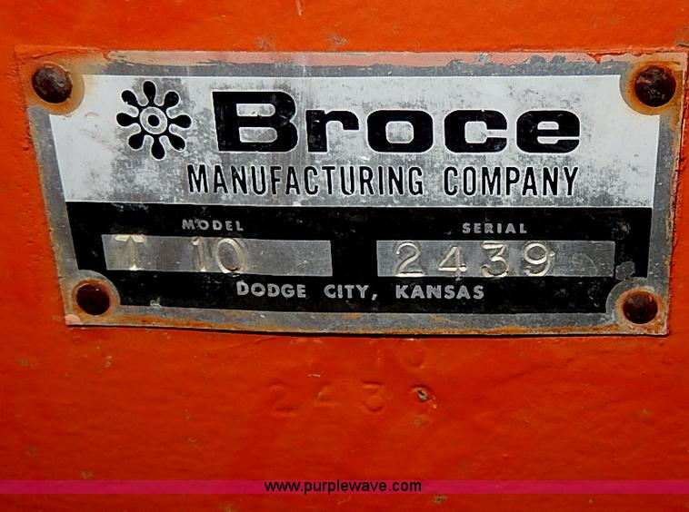 image for item I3723 1974 Broce Broom 10 broom