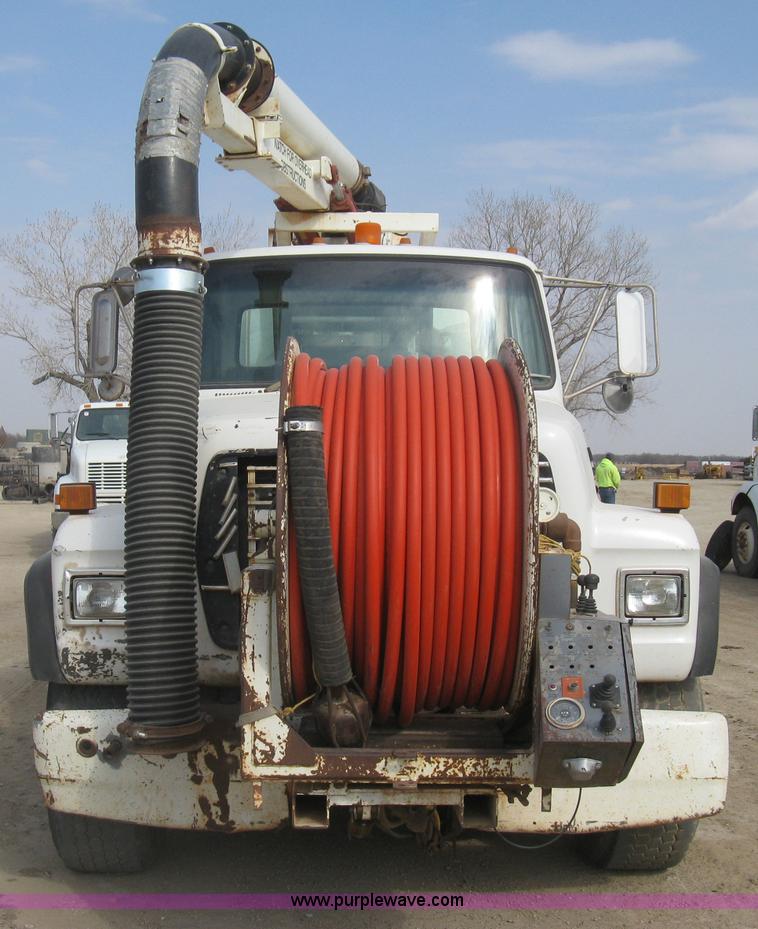 image for item I5548 1994 Ford LT8000 vacuum truck