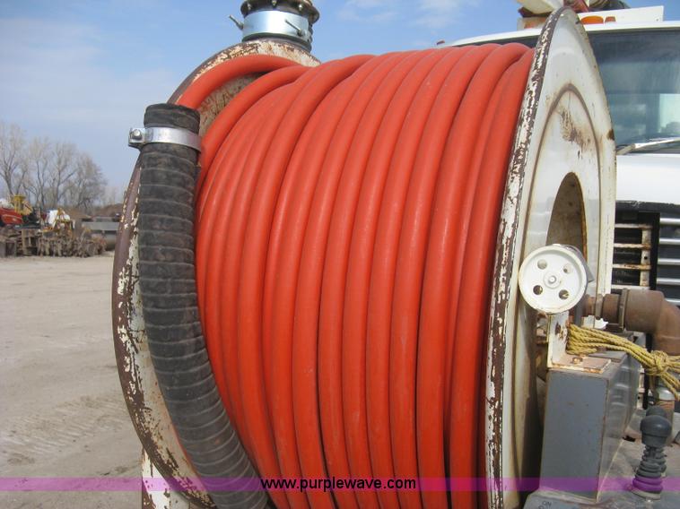 image for item I5548 1994 Ford LT8000 vacuum truck