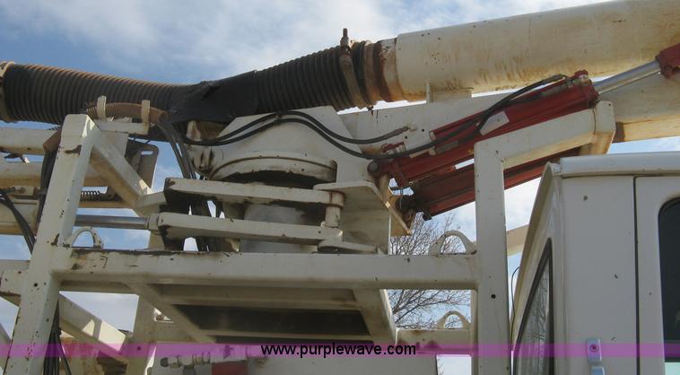 image for item I5548 1994 Ford LT8000 vacuum truck