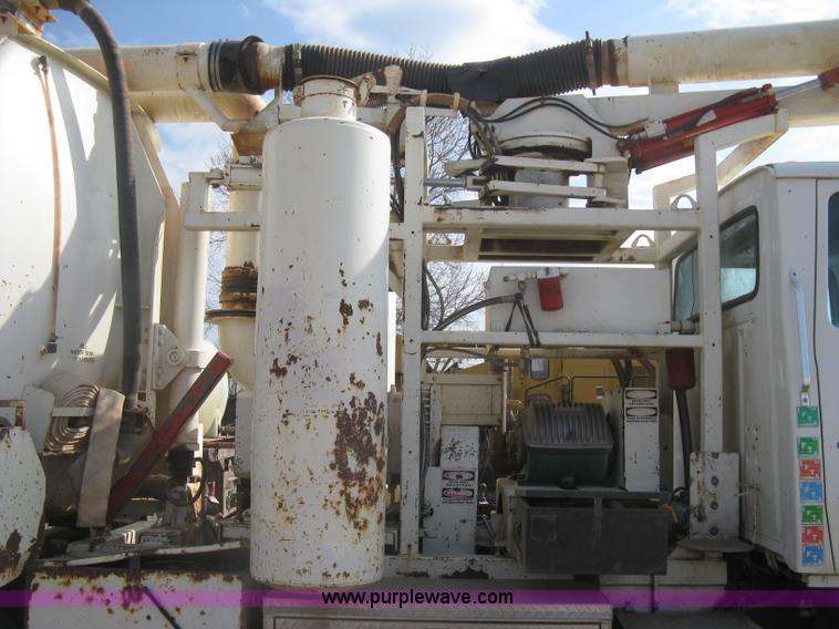 image for item I5548 1994 Ford LT8000 vacuum truck