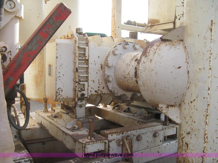 image for item I5548 1994 Ford LT8000 vacuum truck