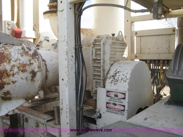 image for item I5548 1994 Ford LT8000 vacuum truck