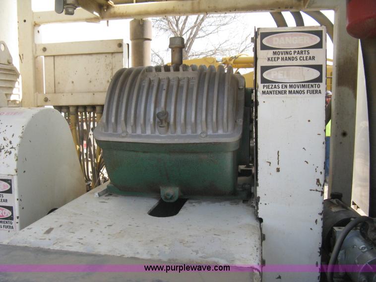 image for item I5548 1994 Ford LT8000 vacuum truck