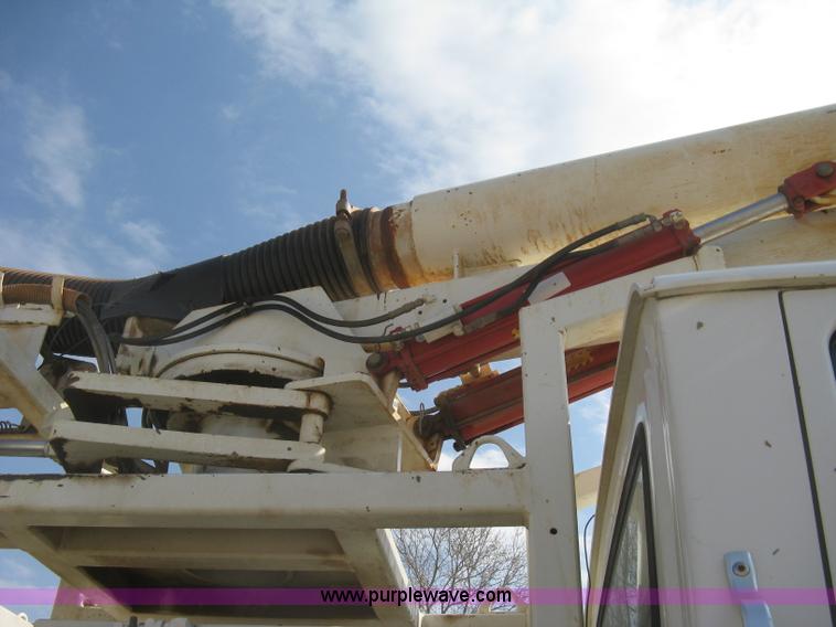 image for item I5548 1994 Ford LT8000 vacuum truck