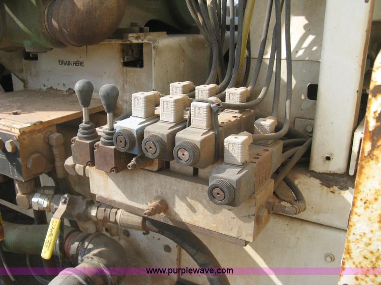 image for item I5548 1994 Ford LT8000 vacuum truck