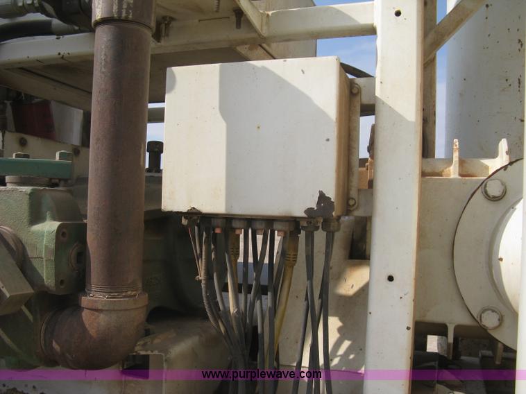 image for item I5548 1994 Ford LT8000 vacuum truck