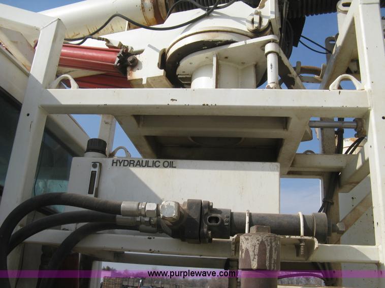 image for item I5548 1994 Ford LT8000 vacuum truck