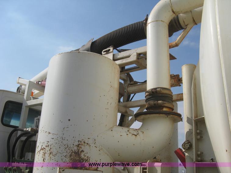 image for item I5548 1994 Ford LT8000 vacuum truck