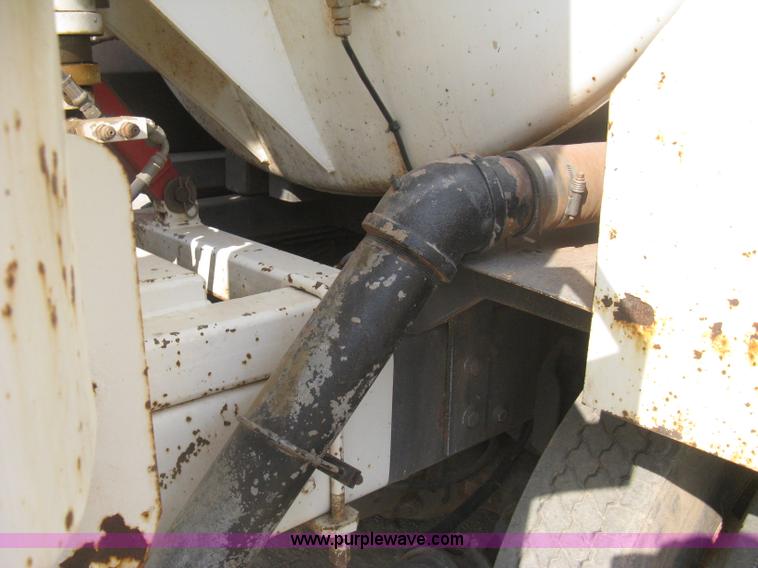 image for item I5548 1994 Ford LT8000 vacuum truck