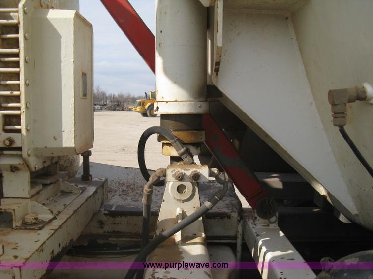 image for item I5548 1994 Ford LT8000 vacuum truck