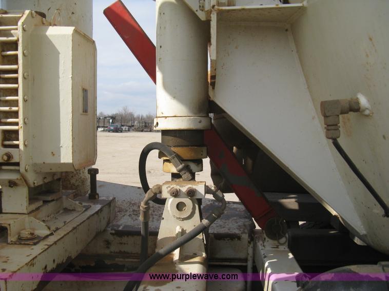 image for item I5548 1994 Ford LT8000 vacuum truck