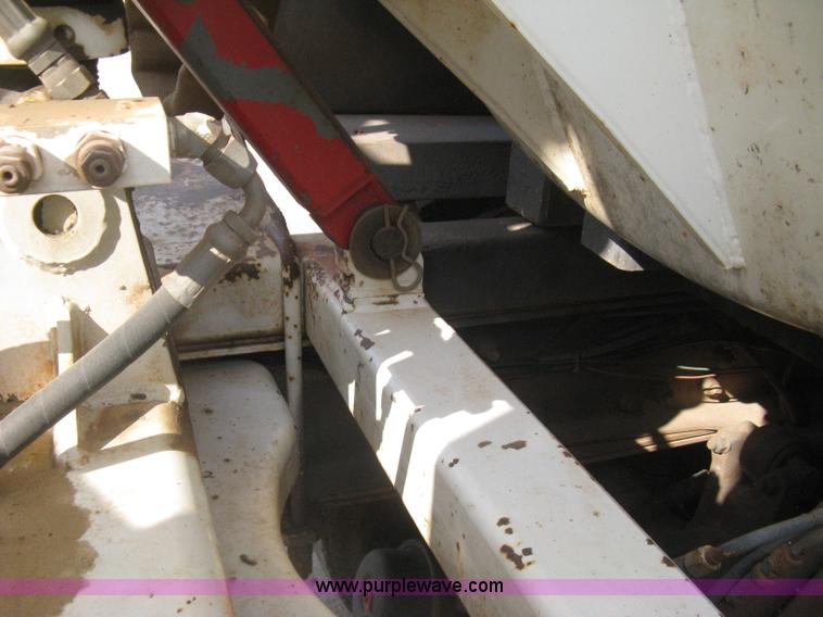 image for item I5548 1994 Ford LT8000 vacuum truck