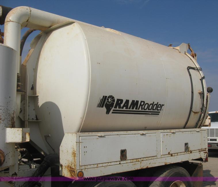 image for item I5548 1994 Ford LT8000 vacuum truck