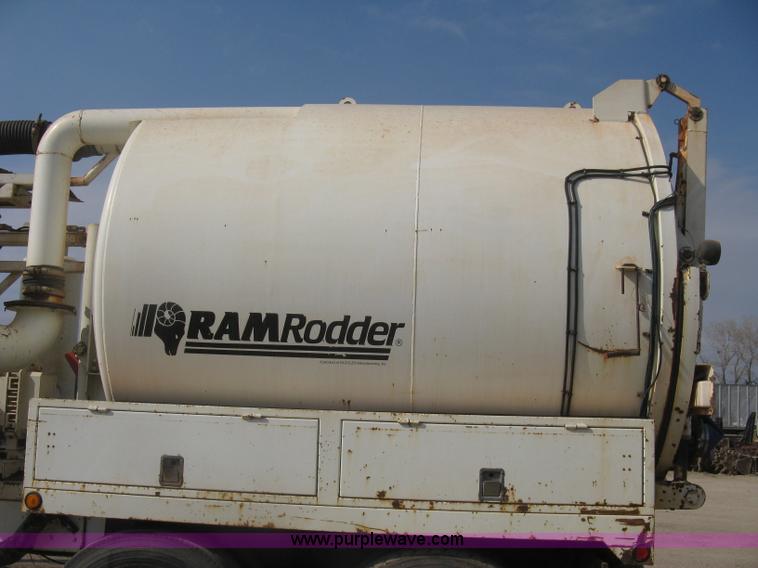 image for item I5548 1994 Ford LT8000 vacuum truck