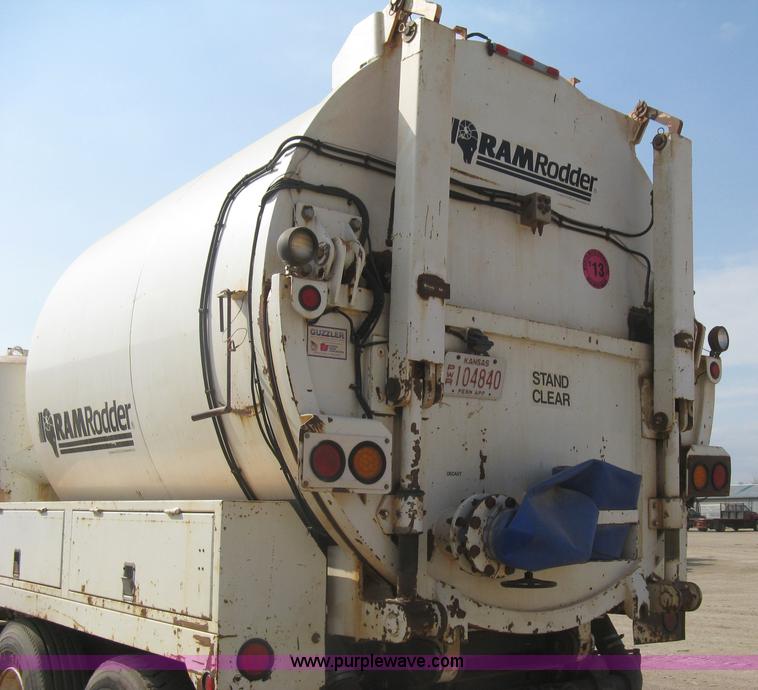 image for item I5548 1994 Ford LT8000 vacuum truck