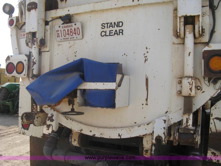 image for item I5548 1994 Ford LT8000 vacuum truck