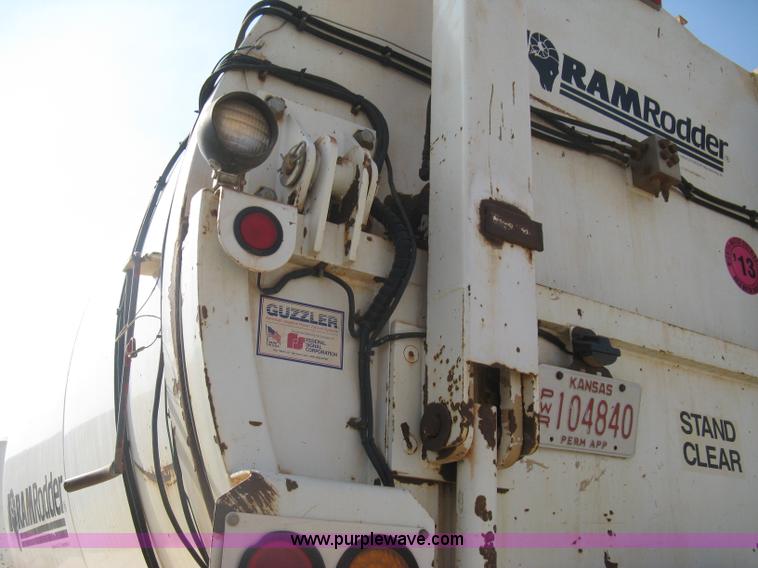 image for item I5548 1994 Ford LT8000 vacuum truck