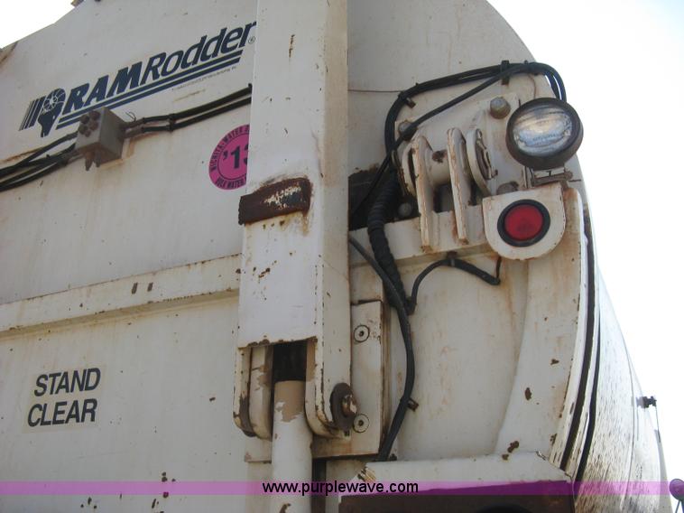 image for item I5548 1994 Ford LT8000 vacuum truck