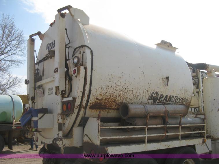 image for item I5548 1994 Ford LT8000 vacuum truck