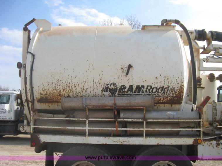 image for item I5548 1994 Ford LT8000 vacuum truck