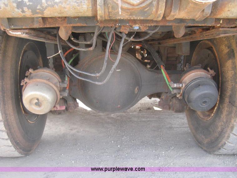 image for item I5548 1994 Ford LT8000 vacuum truck