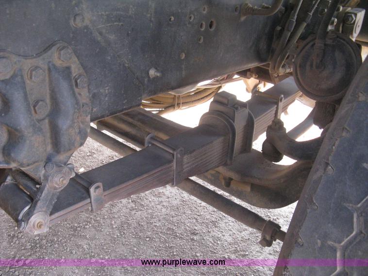 image for item I5548 1994 Ford LT8000 vacuum truck