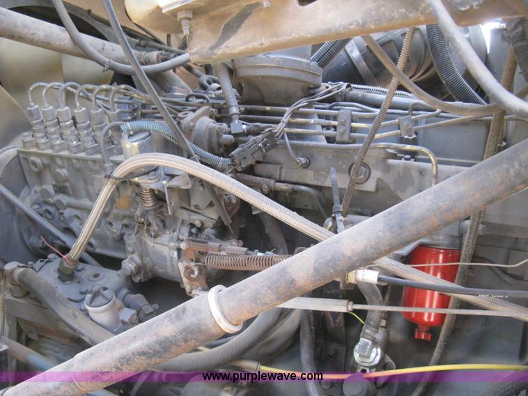 image for item I5548 1994 Ford LT8000 vacuum truck