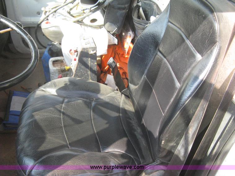 image for item I5548 1994 Ford LT8000 vacuum truck