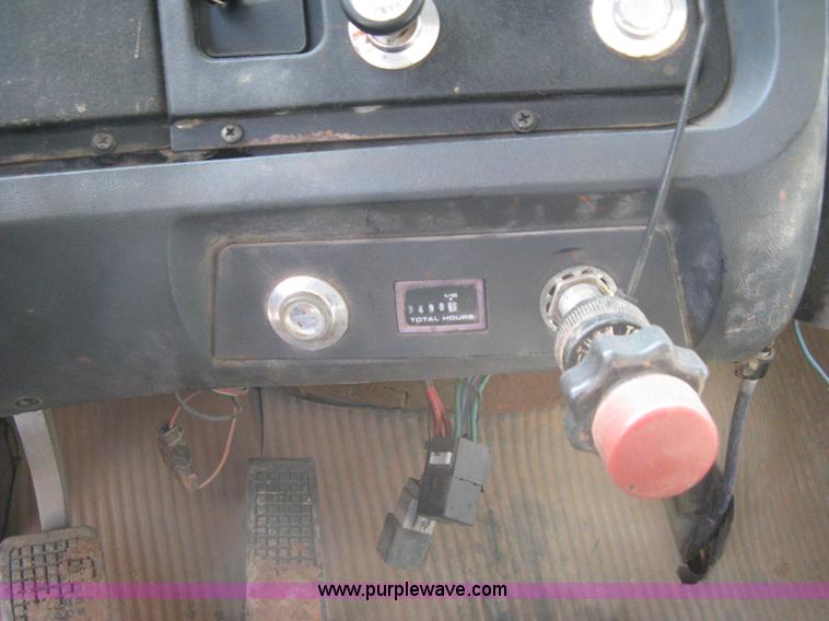 image for item I5548 1994 Ford LT8000 vacuum truck