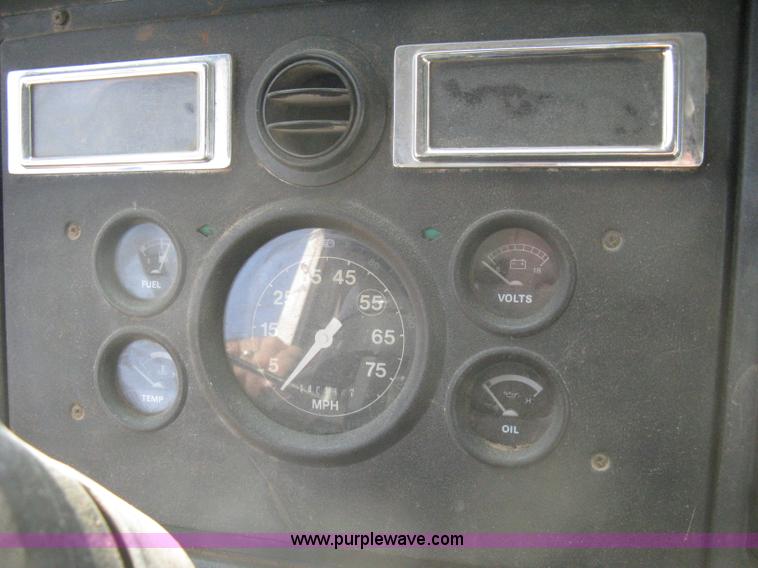 image for item I5548 1994 Ford LT8000 vacuum truck