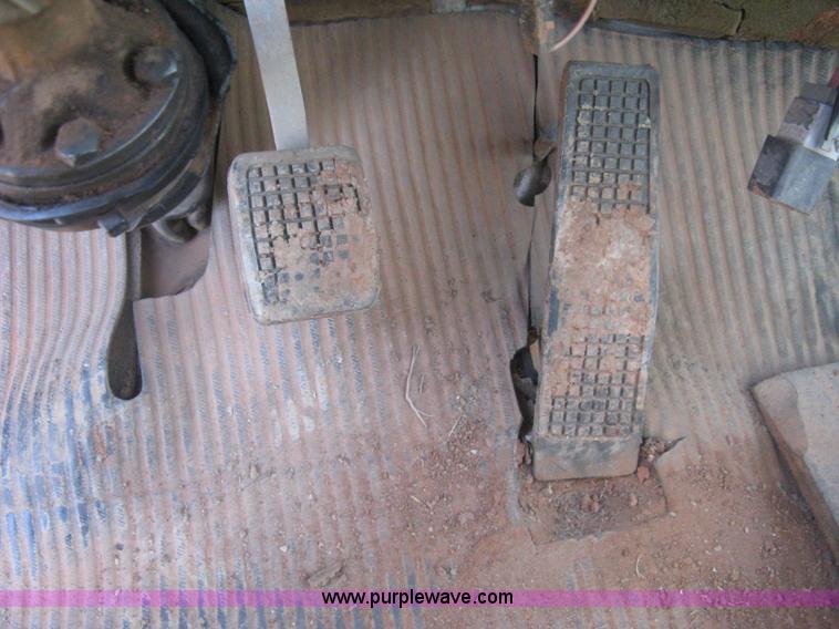 image for item I5548 1994 Ford LT8000 vacuum truck