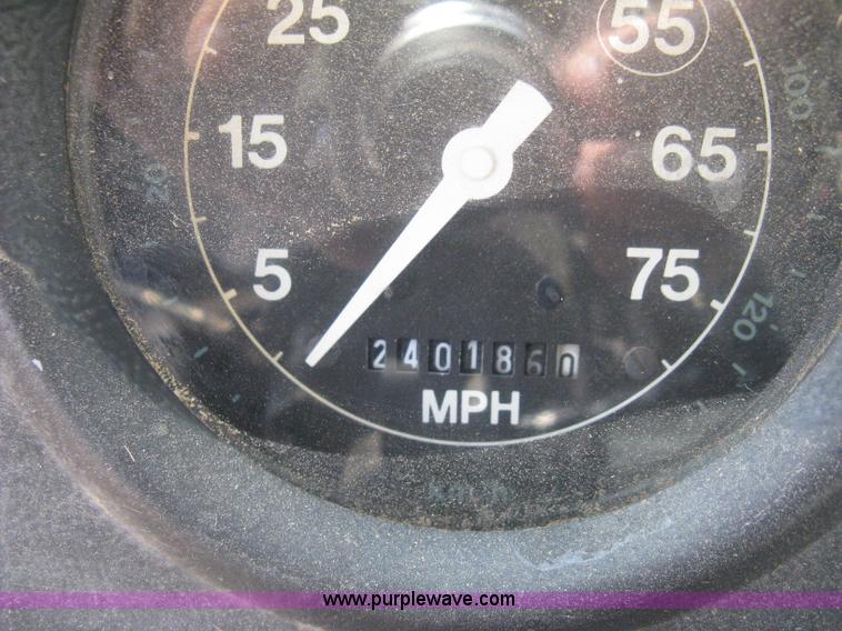 image for item I5548 1994 Ford LT8000 vacuum truck