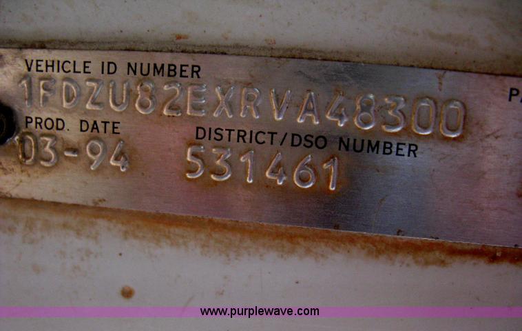 image for item I5548 1994 Ford LT8000 vacuum truck