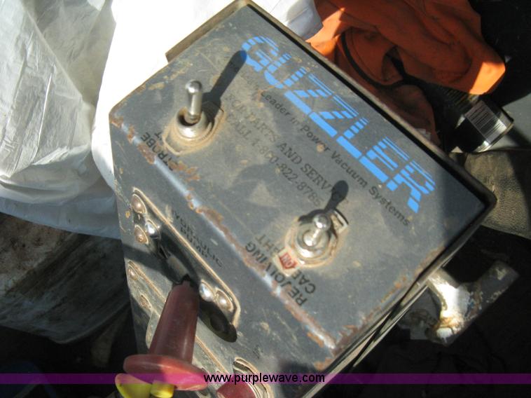 image for item I5548 1994 Ford LT8000 vacuum truck