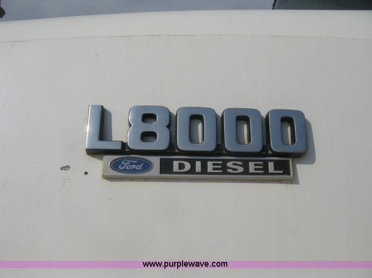 image for item I5548 1994 Ford LT8000 vacuum truck