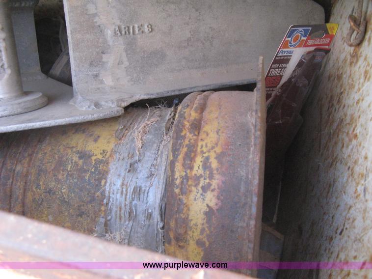 image for item I5548 1994 Ford LT8000 vacuum truck