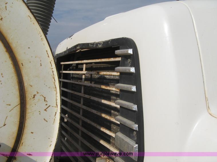 image for item I5548 1994 Ford LT8000 vacuum truck