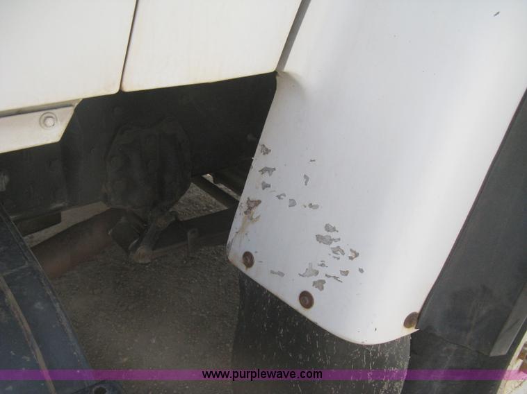 image for item I5548 1994 Ford LT8000 vacuum truck