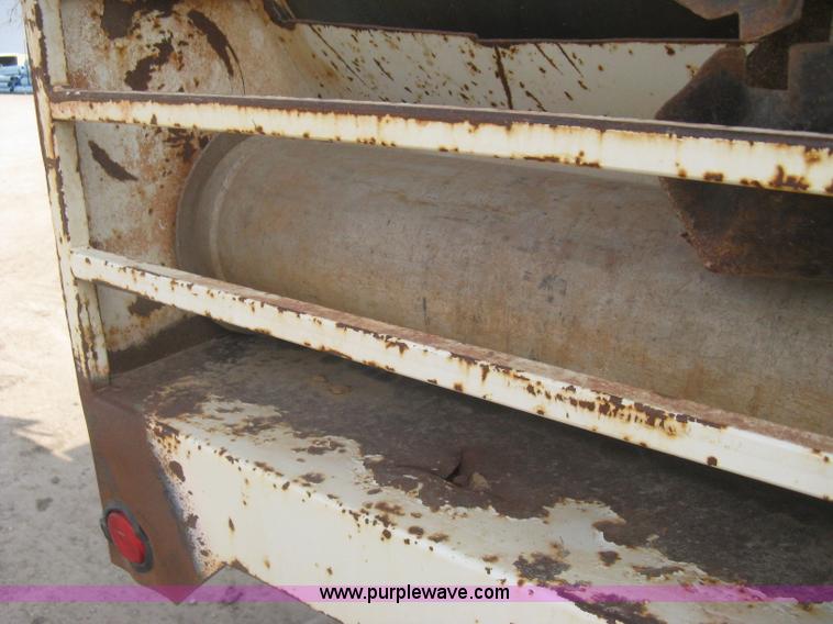 image for item I5548 1994 Ford LT8000 vacuum truck