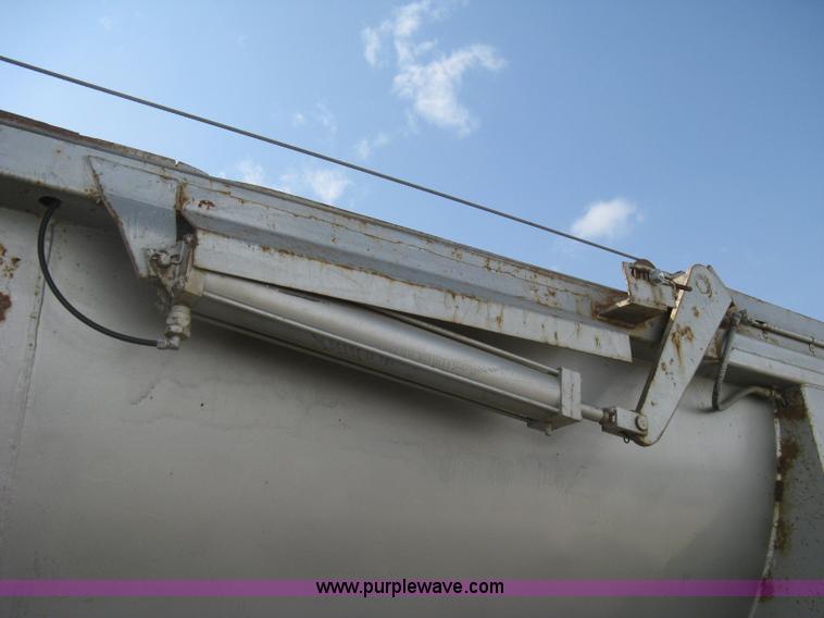 image for item I5549 1995 Clement barrel dump trailer