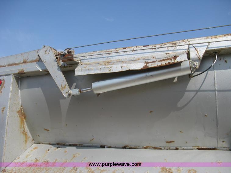 image for item I5549 1995 Clement barrel dump trailer