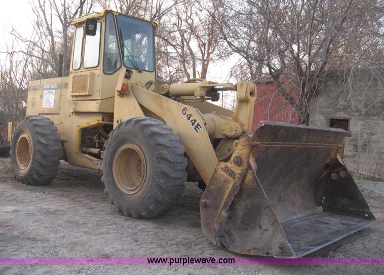 image for item I5550 1993 John Deere 644E loader