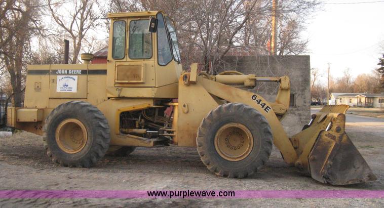 image for item I5550 1993 John Deere 644E loader