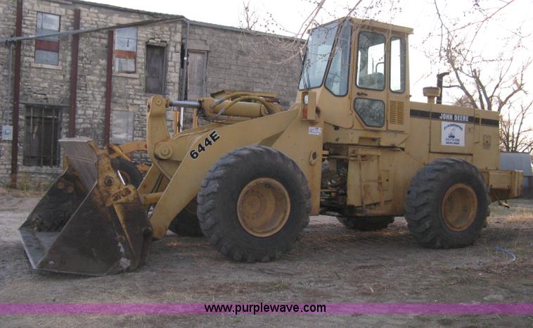 image for item I5550 1993 John Deere 644E loader